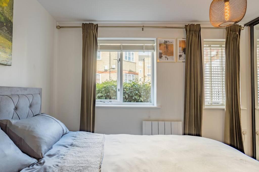 Bright &Spacious One Bedroom Flat Off Canary Wharf ロンドン エクステリア 写真